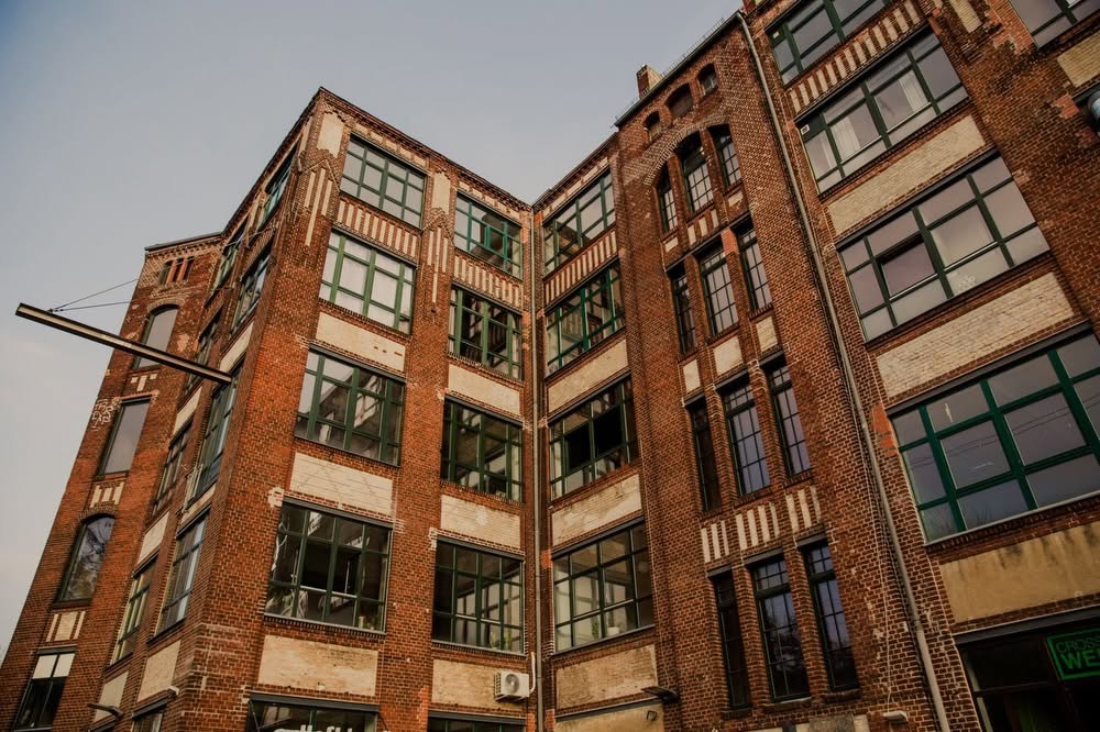 Außenansicht der Fabrik23 im Berliner Hinterhof